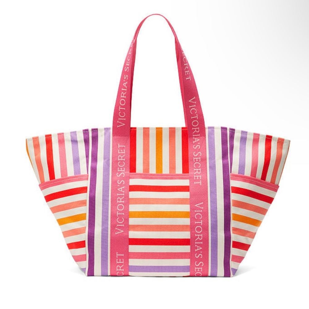 VICTORIA'S SECRET
Weekender Tote Bag